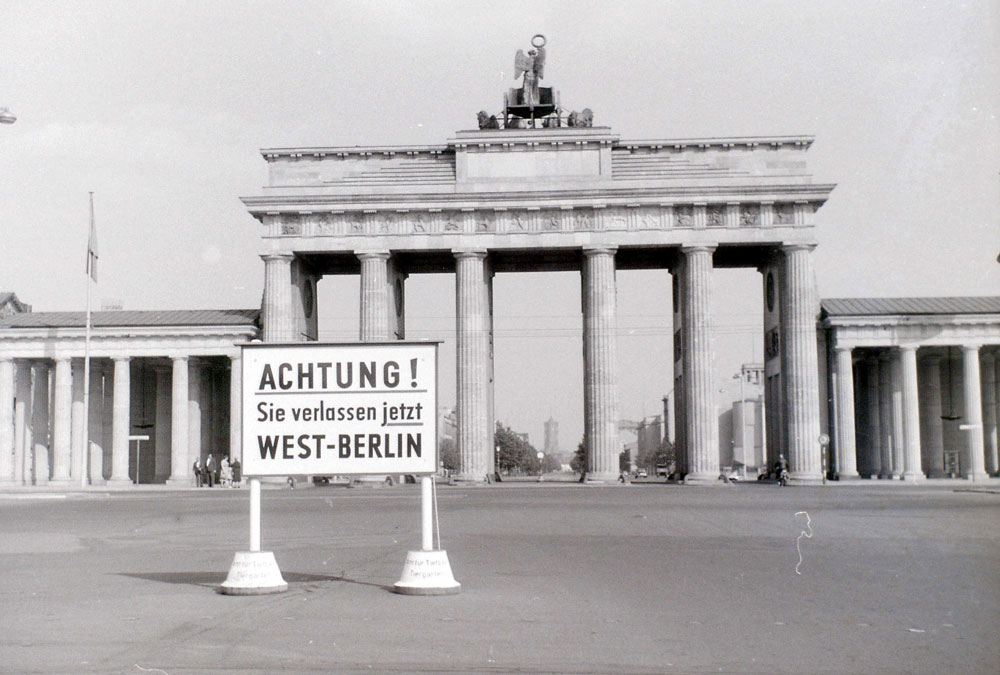 Brandenburger Tor, East Berlin, 9 September 1959. Photo: Allan Hailstone. Brandenburger Tor, East Berlin, 9 September 1959. Photo: Allan Hailstone.