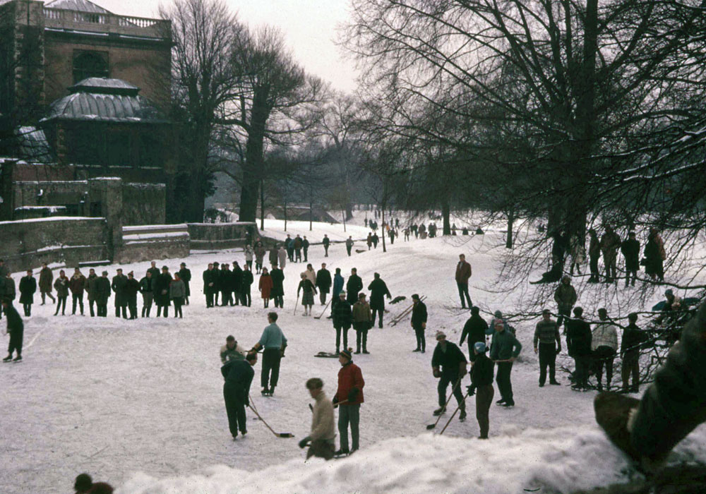 Ice Hockey on the River Cam, January 1963. Photo: Henry Tribe. Ice Hockey on the River Cam, January 1963. Photo: Henry Tribe.