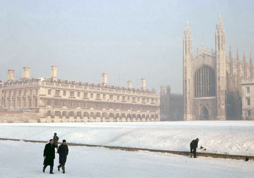 Walking on the River Cam in front of King's College, January 1963. Photo: Henry Tribe. Walking on the River Cam in front of King's College, January 1963. Photo: Henry Tribe.