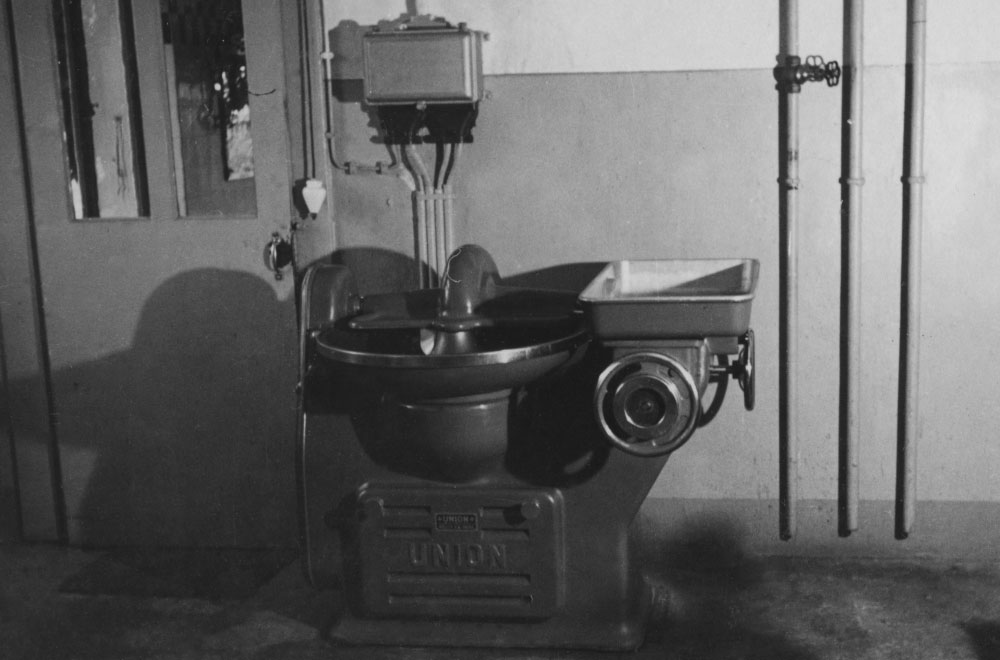 Machine used for making meat "dough". Machine used for making meat "dough" to go into Landjaeger, Cervelat, Bratwurst etc.